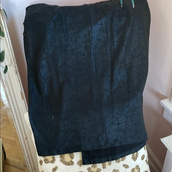 Torrid Cool Print Skirt Plus NWT - Picture 8 of 9